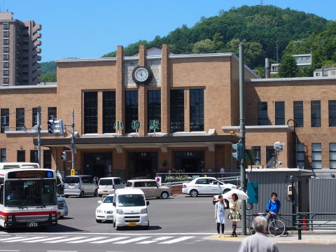 快晴の小樽駅