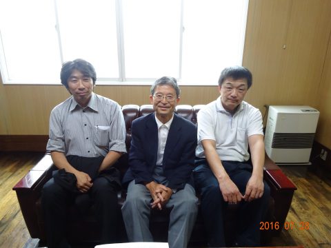 向かって左から物産協会木村さん、私、伊藤次長